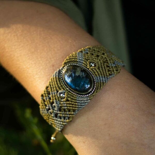 Bracelet labradorite porté