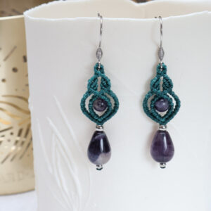 Boucles d'oreille Lacrima en fluorite, tissage vert émeraude