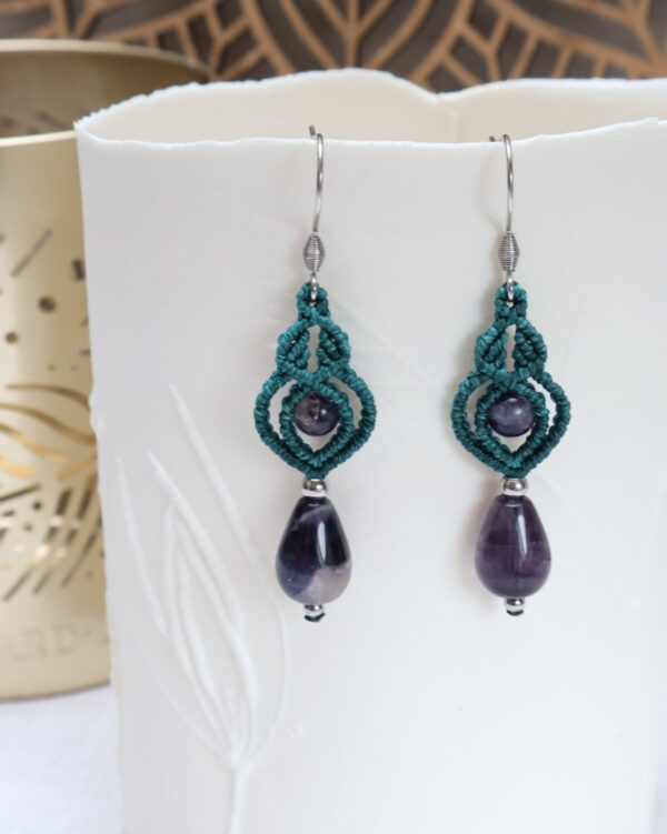 Boucles d'oreille Lacrima en fluorite, tissage vert émeraude