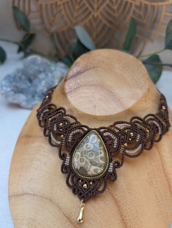 Collier plastron
