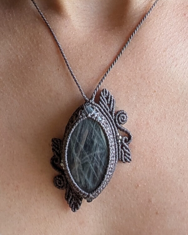 Elowen - Collier labradorite blanche – Image 2