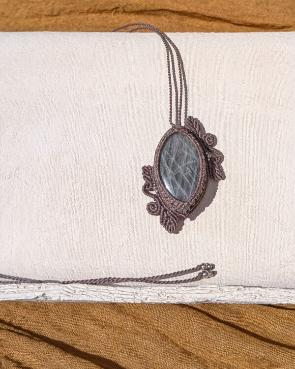 Elowen - Collier labradorite blanche – Image 5