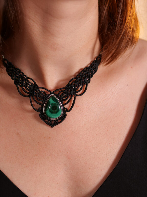 Eryna - Collier ras de cou en malachite