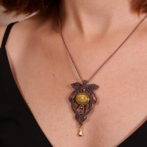 Pendentif jaspe bourdon