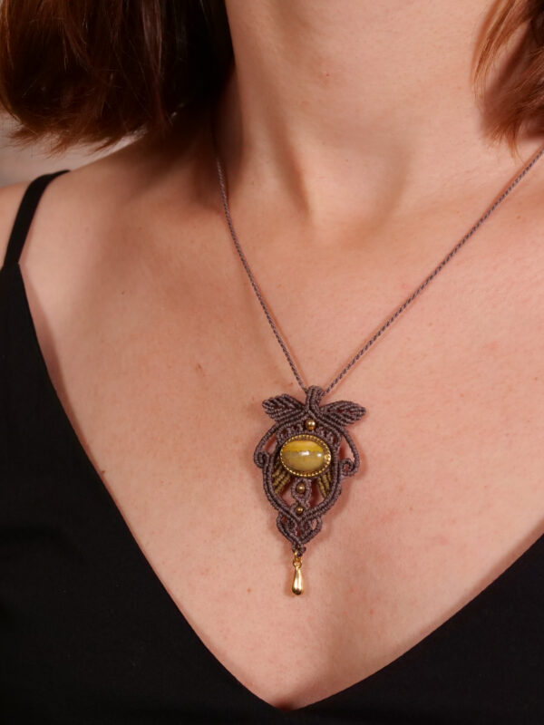 Daphné - Pendentif jaspe bourdon