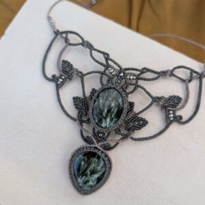 Collier plastron séraphinite