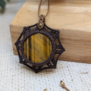 Collier pendentif mandala oeil de tigre